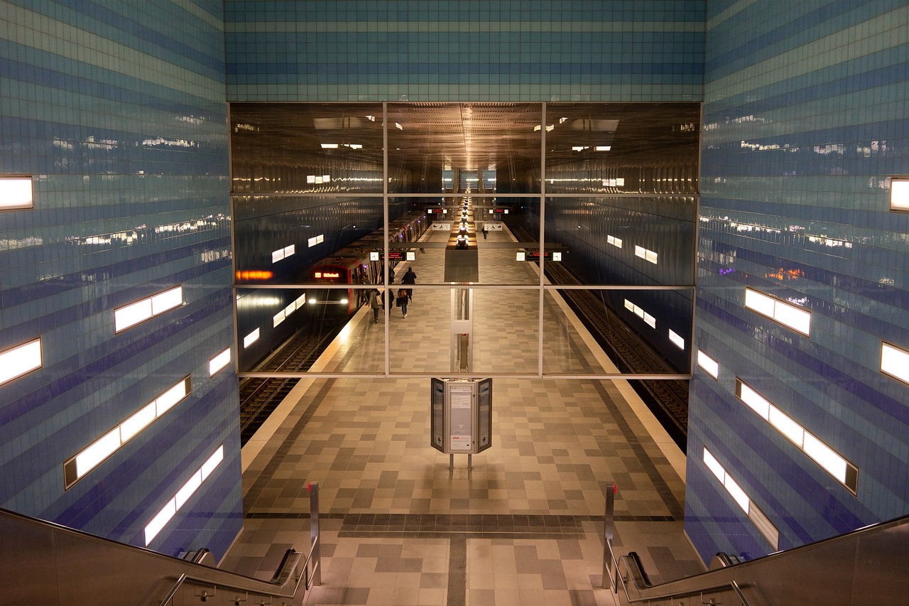 廣場(chǎng)舞與籃球場(chǎng)爭(zhēng)奪，城市空間挑戰(zhàn)新篇章