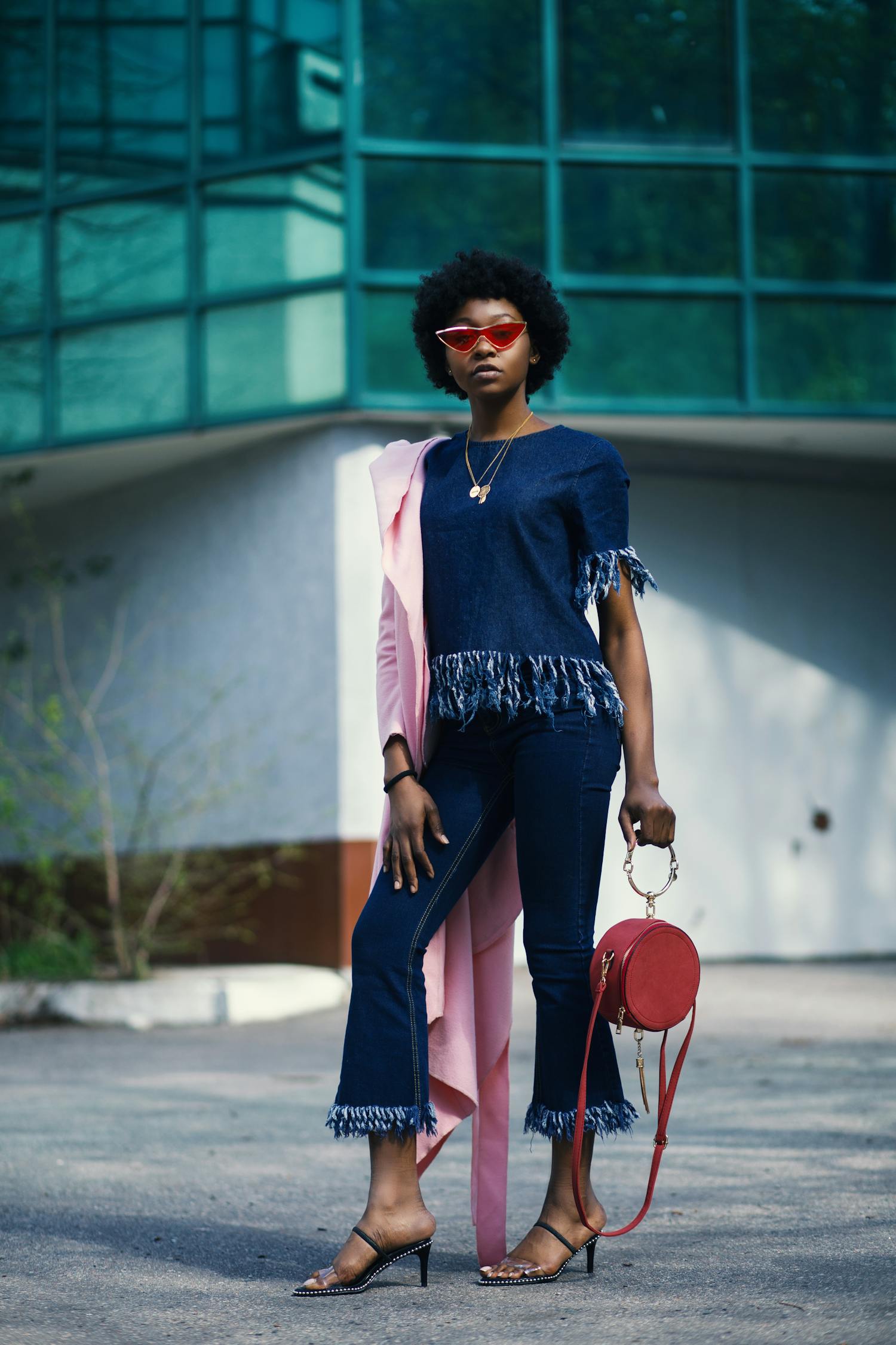 女士皮靴最新款式引領(lǐng)風(fēng)尚潮流，時尚必備之選！