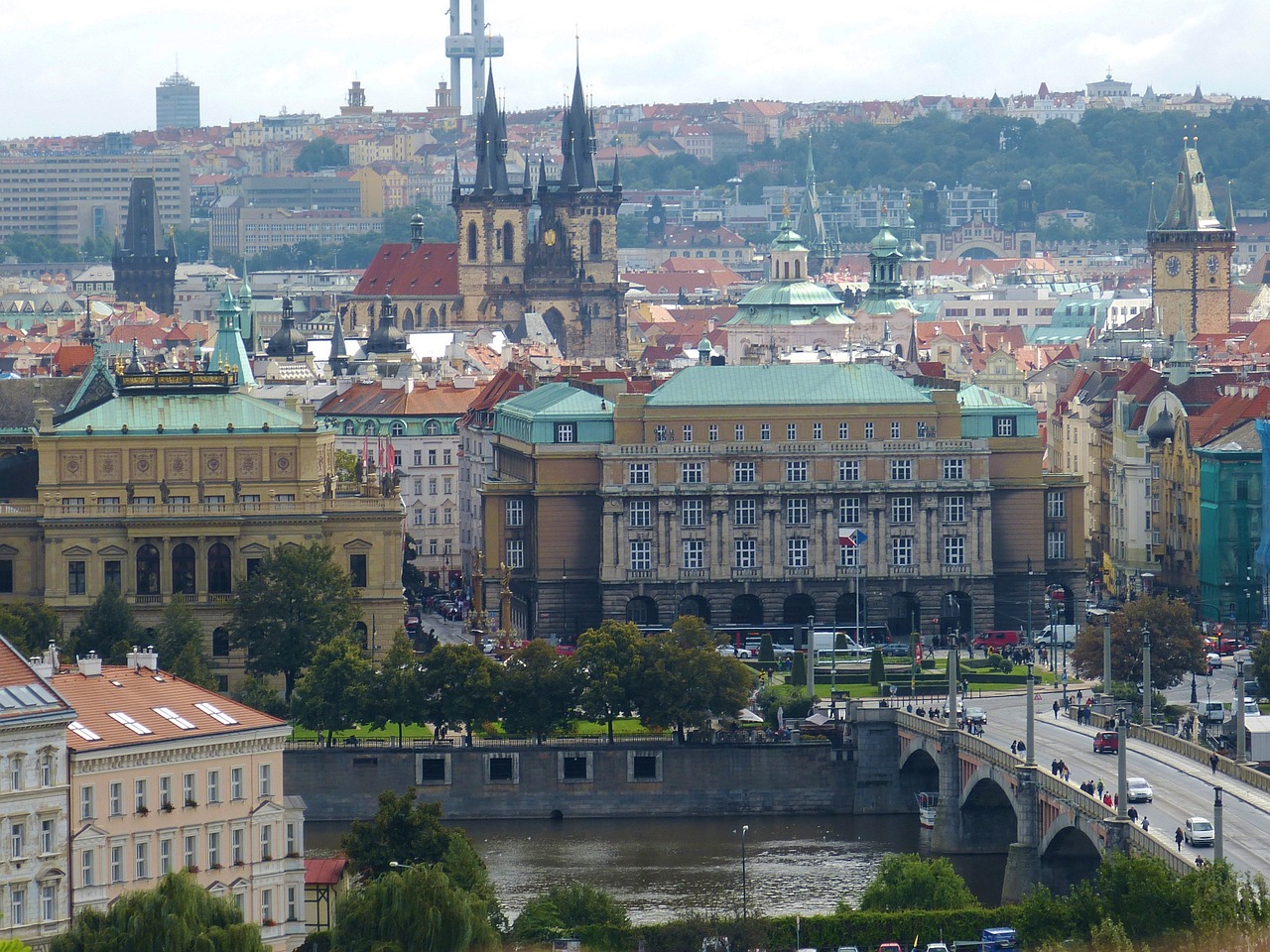 鄭州四個中心最新動態(tài)，城市發(fā)展的脈搏與未來展望展望